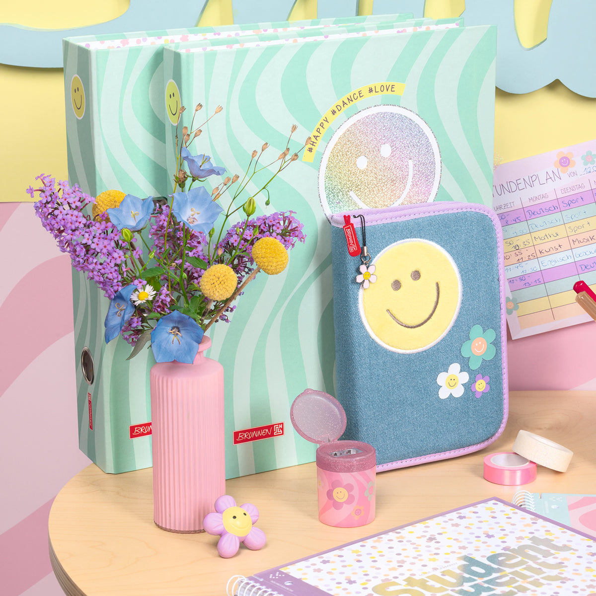 Brunnen-Schulbedarf-Aktuelle-Schul-Serie-2025-Smile-Happy-Hippie-Ordner-Ringbuch-Federmappe-kaufen-lafueliki