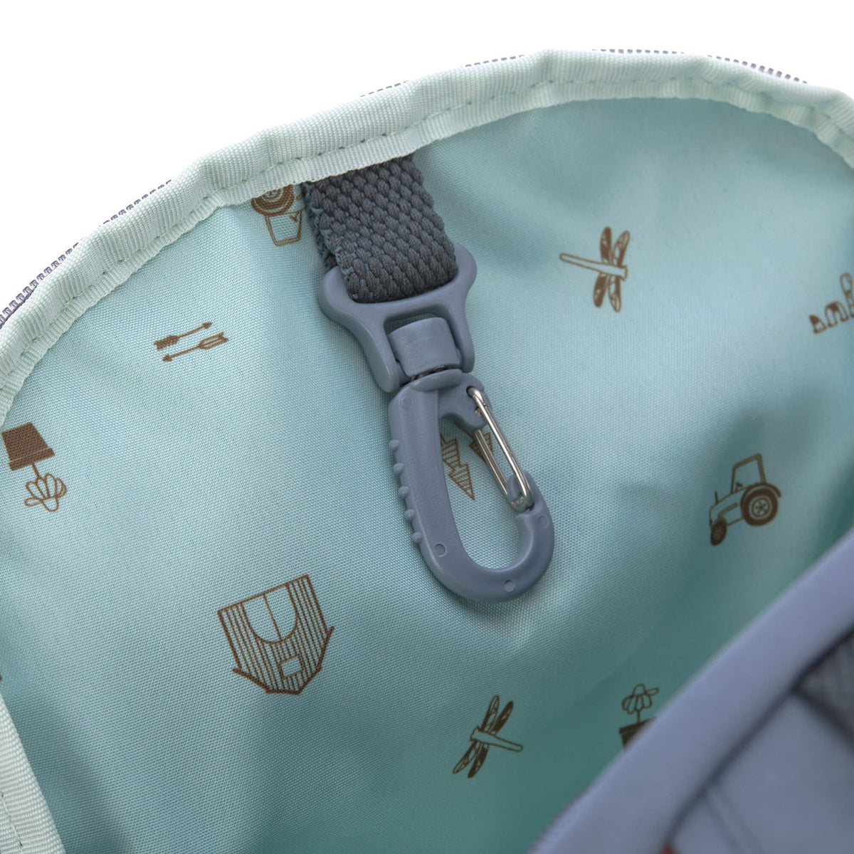 Laessig-Kindergartenrucksack-Adventure-Traktor-blau-Schluessel-harken-1203001496-lafueliki